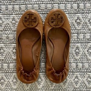 Tory Burch Reva Tumbled Logo Royal Flats - Cognac